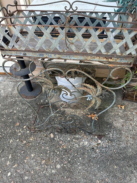 Plant stand metal