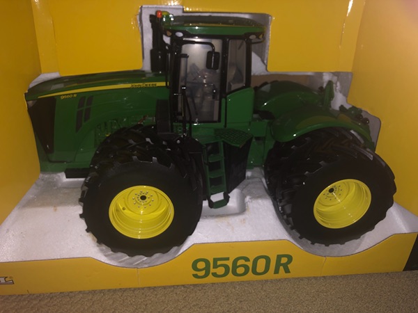 JOHN DEERE 9560R tractor 250.00