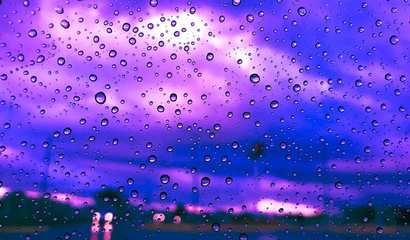 /images/newsimage/80428/410x240/purple_rain_storm_drops_windshield_street.jpg